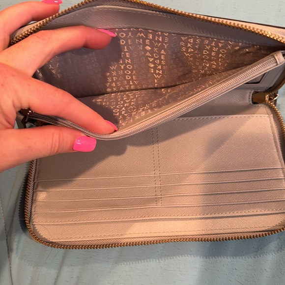 Kate Spade Zipper Organizer Wallet *USED ONCE* - Picture 7 of 12